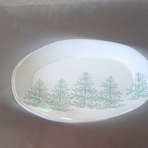 Elegant Vietri Lastra holiday oval platter.